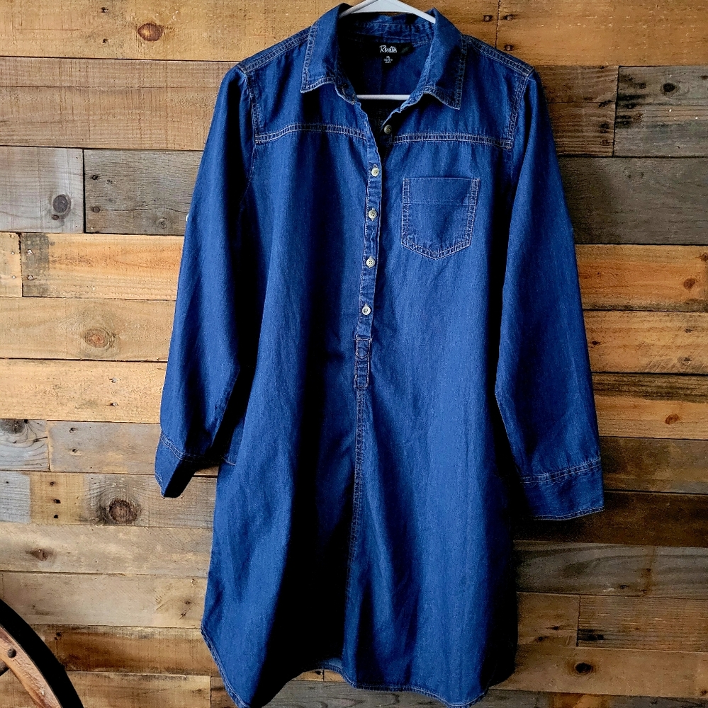 Rosettes denim dress.